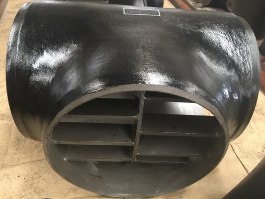 Alaşımlı çelik boru armatürleri Nikel alaşımı Barred Equal Tee yüksek kaliteli siyah kaplama