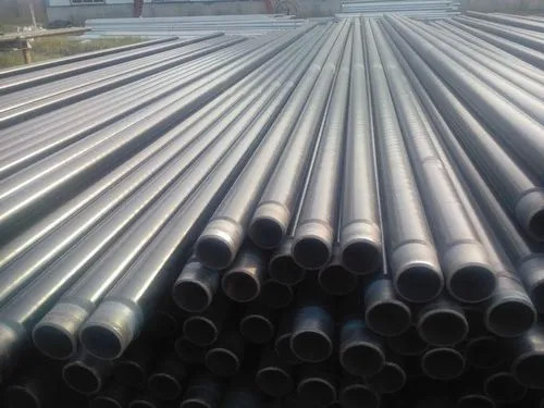 Fabrika fiyatı 8 metre uzunluğundaki siyah kompozit galvanizli elektrik iletkenliği PE kaplı çelik boru Çin'de